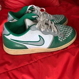 Low top Nike men’s 11.5